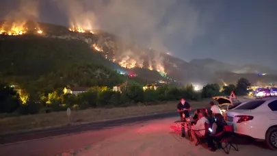 Karabük'te orman yangınını kamp sandalyesine yaslanıp izlediler