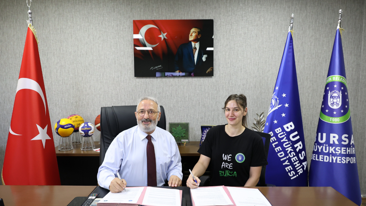Bursa Büyükşehir Belediyespor Kadın Hentbol Takımı’nda imzalar atıldı