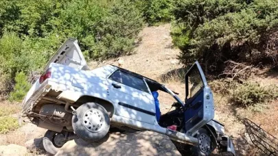 Şarampole devrilen araçta 2 kişi yaralandı