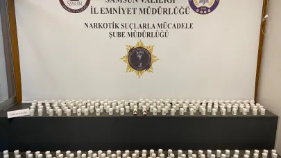 Kamyonetten binlerce sentetik ecza çıktı
