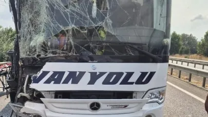 Bursa'da otobüs ve tır çarpıştı