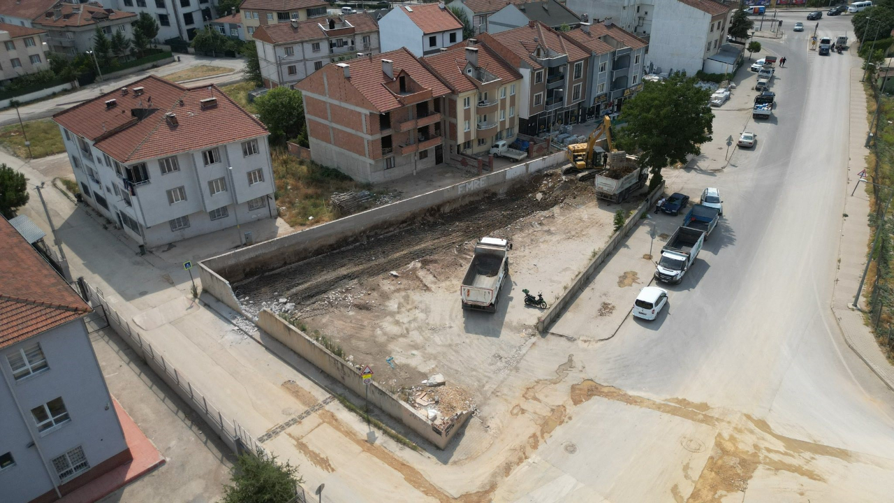 İnegöl'de atıl vaziyetteki boş alan otoparka dönüşüyor