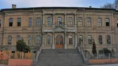 Kütahya Lisesi'nin tarihi taş binasına restorasyon