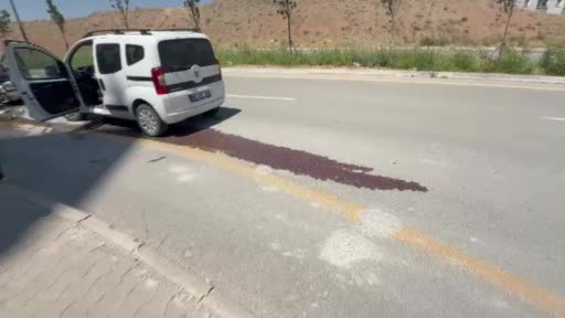 Ters yöne giren otomobil kazaya sebep oldu: 3 yaralı