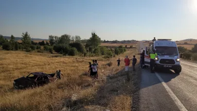 Takla atan otomobil tarlaya uçtu: 1'i ağır 5 yaralı