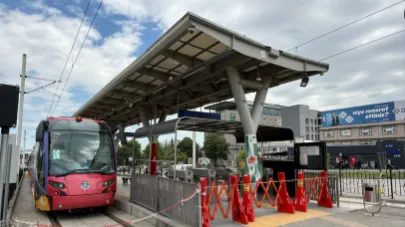 T2 tramvay hattında arıza! Seferlere ara verildi