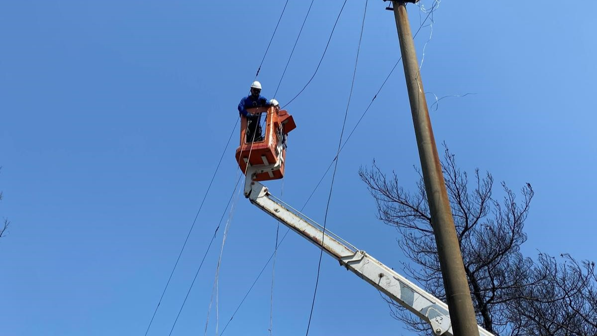Enerji hatları yangının ardından yeniden onarılıyor