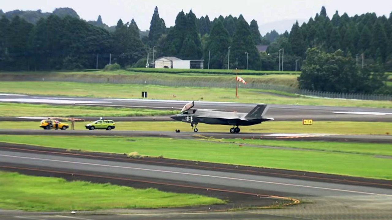 İngiltere'ye ait F-35B savaş uçağı Japonya'ya acil iniş yaptı