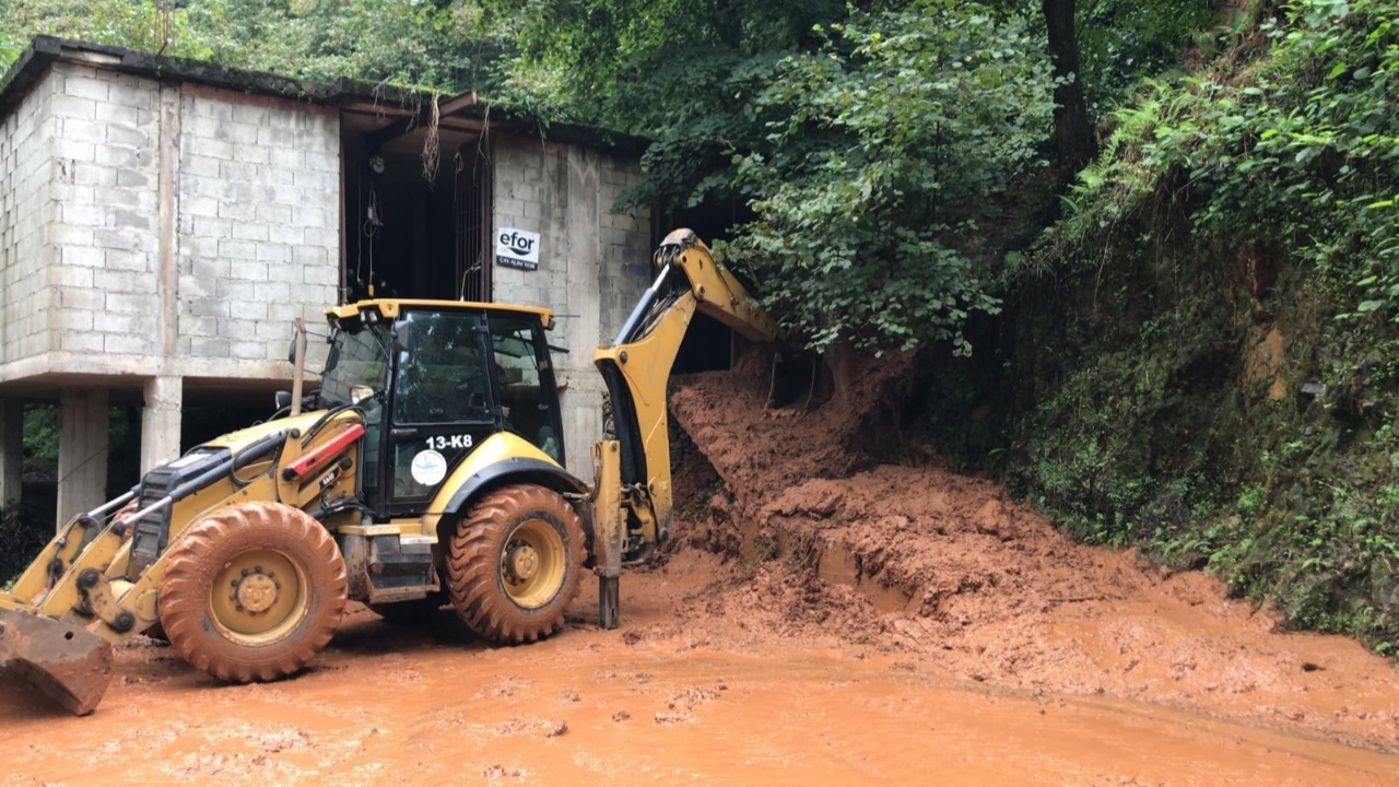 Rize'de şiddetli yağışlar hayatı olumsuz etkiledi