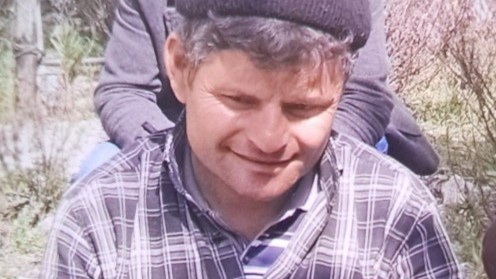 Yolun karşısına geçmek isterken canından oldu
