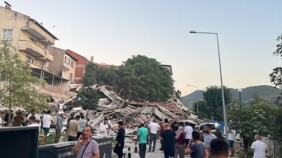 Balıkesir Sındırgı'da bir bina yıkıldı!