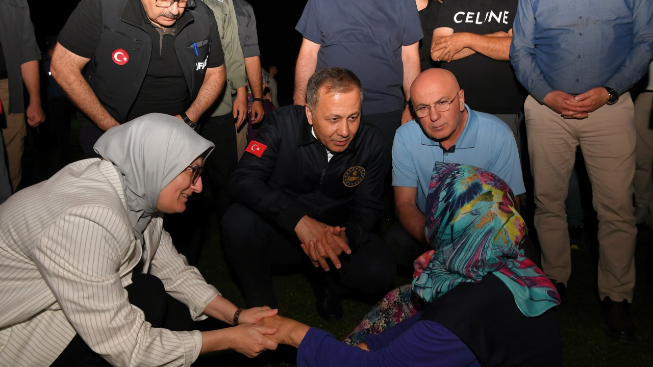Bakan Yerlikaya, Sındırgı depremine ilişkin açıklama yaptı