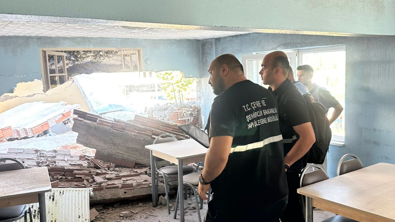 Murat Kurum Sındırgı depremine ilişkin hasar raporunu açıkladı