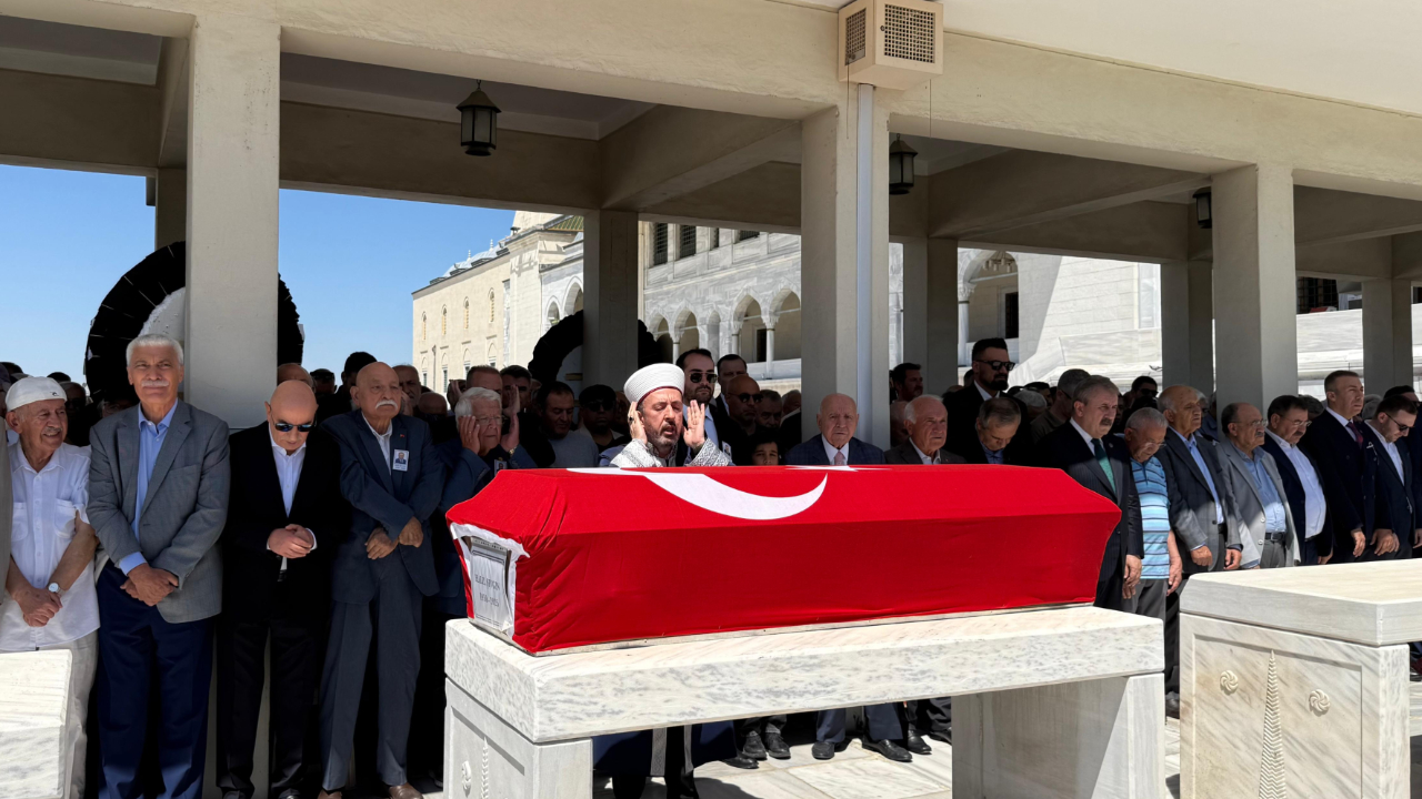 Eski Sağlık Bakanı Şıvgın son yolculuğuna uğurlandı