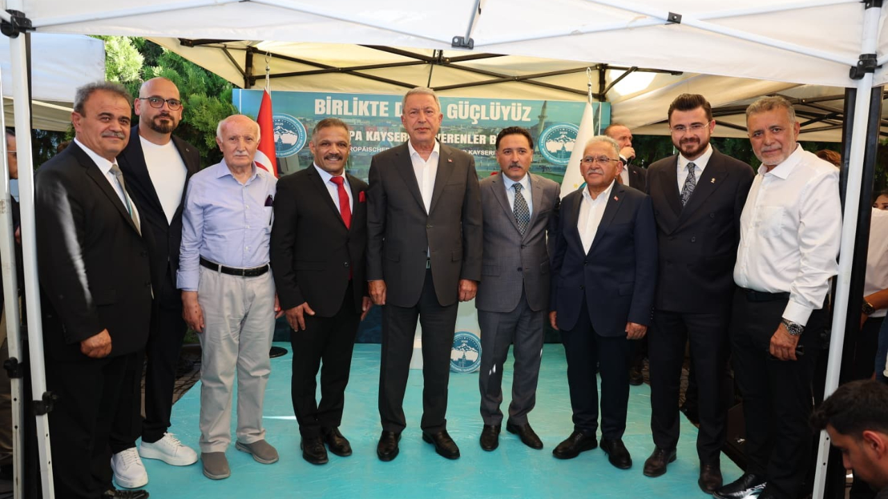 119 yıllık tarihi saat kulesi Avrupalı Türk'lere hizmet verecek
