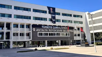 Antalya Büyükşehir Belediyesi'ne operasyon: 17 gözaltı