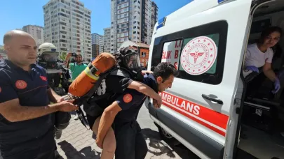 Elektrik panosu alev aldı: 30 kişi tahliye edildi