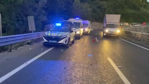 Kontrolden çıkan kamyon şarampole yuvarlandı: 3 yaralı