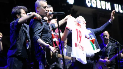 Çorum'da Haluk Levent ve Zara rüzgarı esti