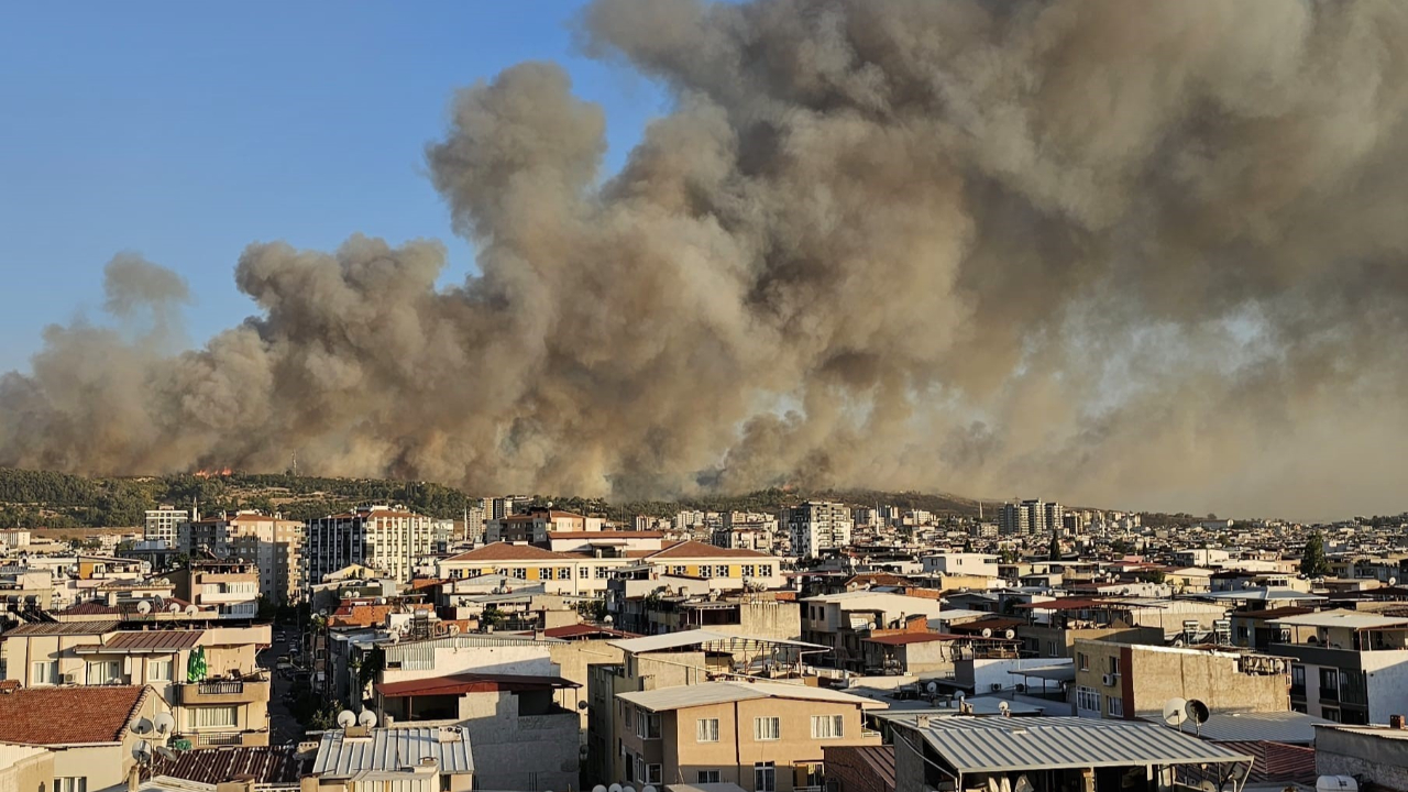 Orman yangınında dumanlar kentin dört bir yanından görüldü