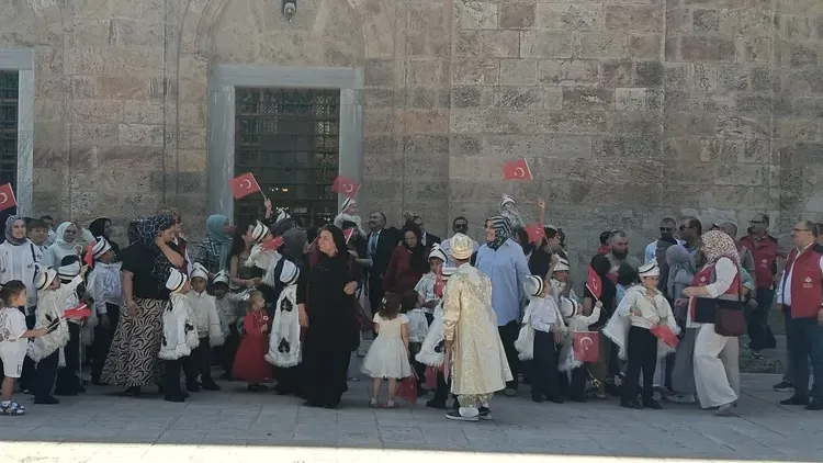 529 yıllık toplu sünnet şöleni Bursa’da da yaşatıldı!