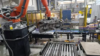 Fabrikada palet makinesine sıkışan işçi ağır yaralandı