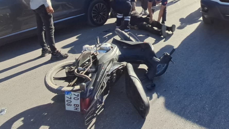 Korkunç Kaza! Motosiklet kadına çarptı, iki kişi yaralandı