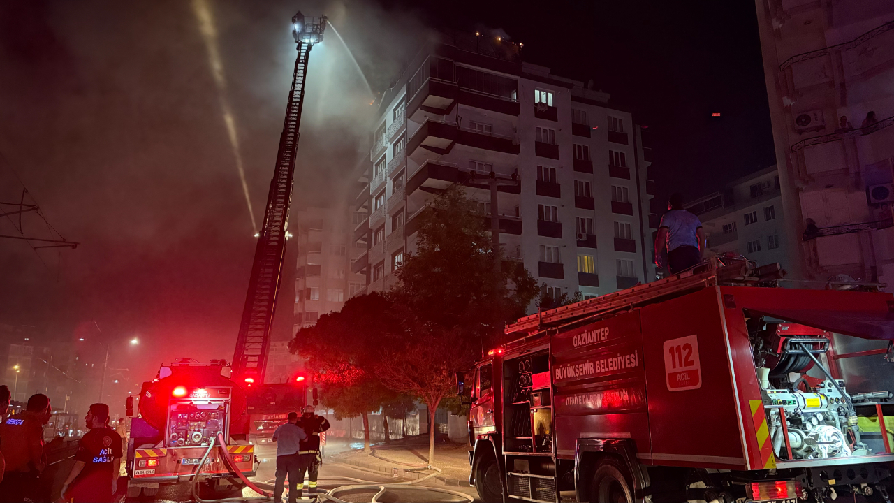 Gaziantep'te 7 katlı binada yangın paniği