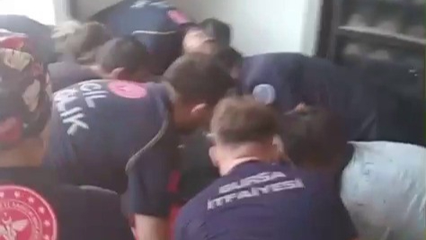 Yük asansörü zemine düştü!