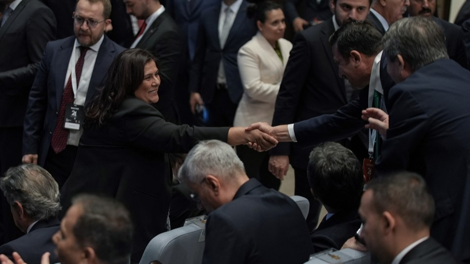 CHP'den istifa eden Özlem Çerçioğlu AK Parti'ye katıldı