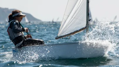 Olympos Regatta'da yelkenciler dalgalara karşı yarıştı