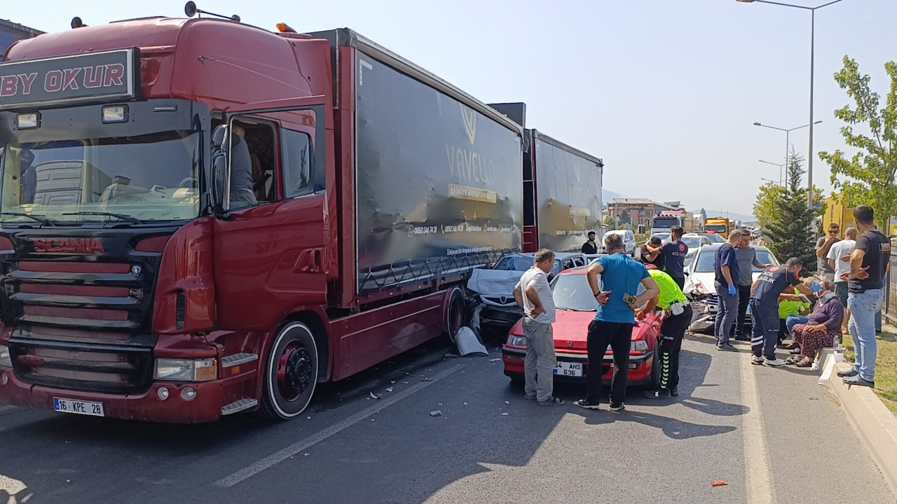 Bursa'da kaza: 2 kişi yaralandı