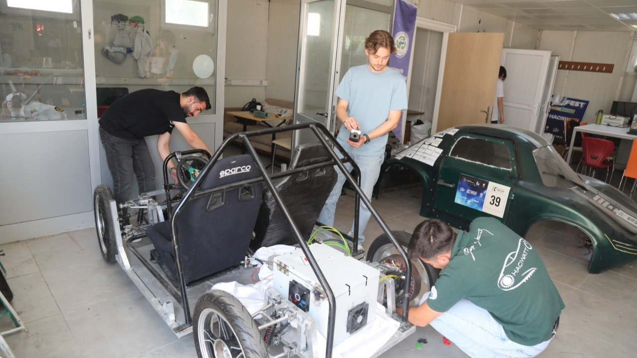 BTÜ öğrencileri elektrikli ve hidrojenli araçlar üretiyor