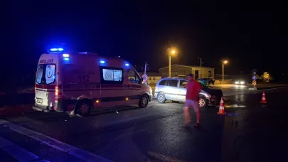 D-100'de iki otomobil kafa kafaya çarpıştı: 1'i ağır 8 yaralı