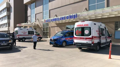 Üzerlerine taş düşen 2 işçi yaralandı