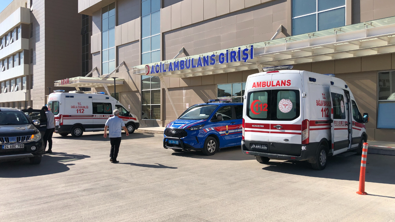 Üzerlerine taş düşen 2 işçi yaralandı