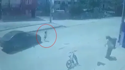 Bursa'da ölümle burun buruna... 4 yaşında çocuk caddeye fırladı!