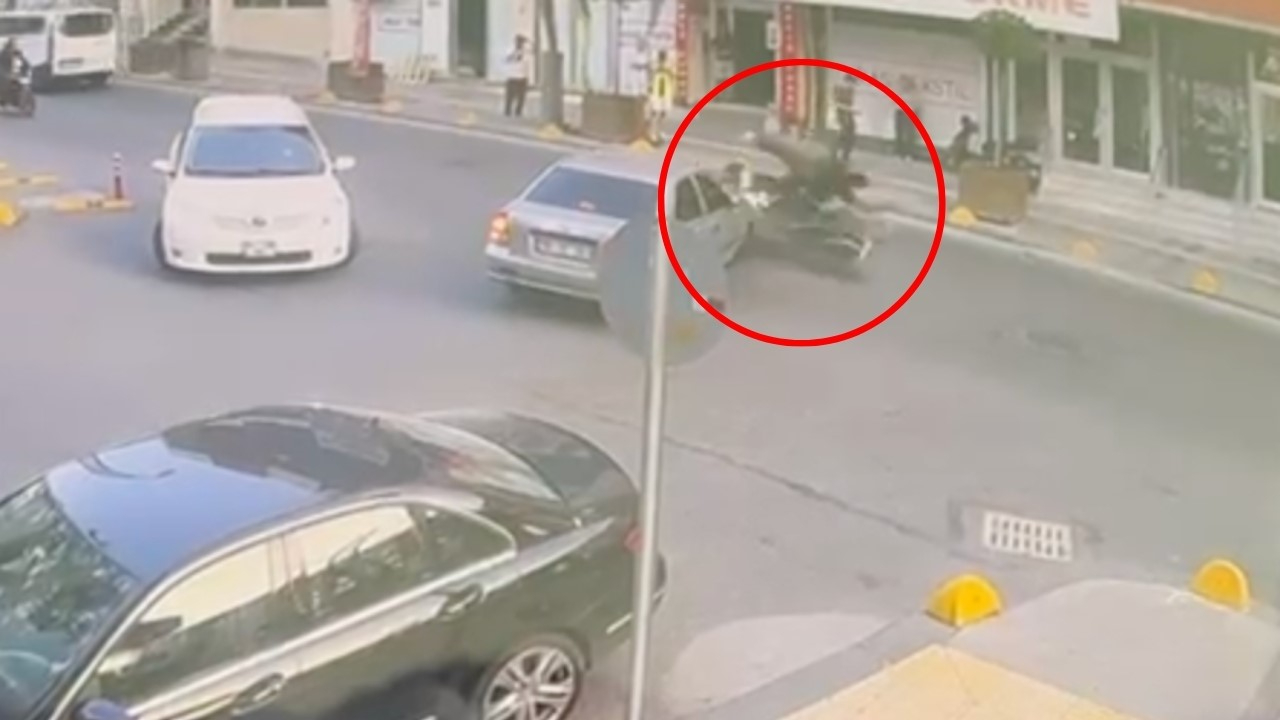 Motosikletten fırlayan sürücü kameraya yansıdı