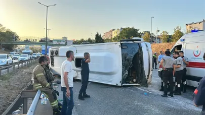 Servis midibüsü devrildi: 8 yaralı
