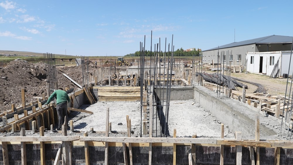 Başkan Demir'den yapımı süren Galericiler sitesi için müjde