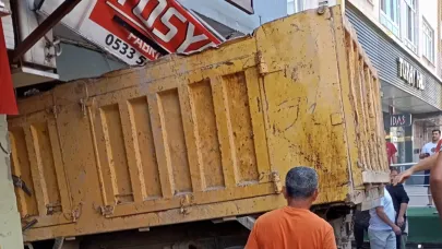 Freni patlayan kamyon paniğe yol açtı