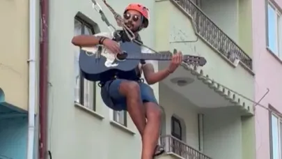 Bursa'ya konserli veda... Halat üzerinde gitar çaldı!