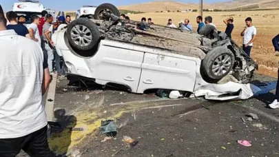 Siirt’te refüje çarparak takla atan araç ters döndü