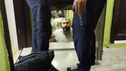 Asansörde kalan aileyi ekipler kurtardı