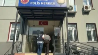 Okul önünde uyuşturucu kullanırken önce kameralara, sonra polise yakalandılar