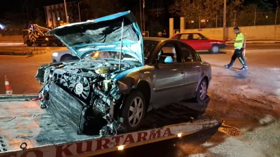 Karaman'da hafif ticari araç otomobille çarpıştı