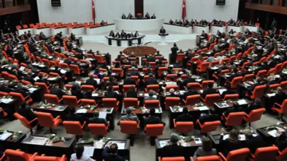 Özüpak'tan vekillere kritik soru: Halktan yana mısın, koltuktan yana mı?