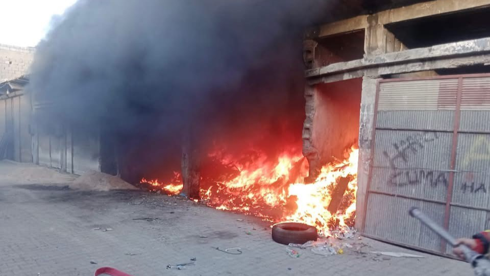 Kırıkhan’da iş yeri alevlere teslim oldu