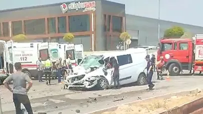 Eskişehir’de panelvan araç tıra arkadan çarptı: 1’i ağır 3 yaralı