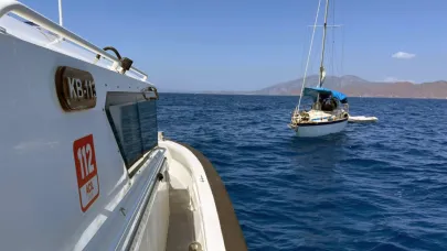 Yelkenli tekne ile insan kaçakçılığı yapan 2 kişi yakalandı